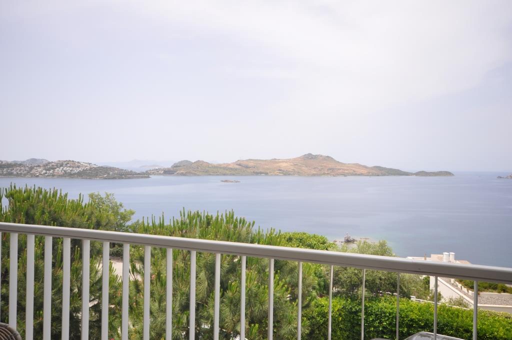 Bodrum'da deniz manzaralı balkon